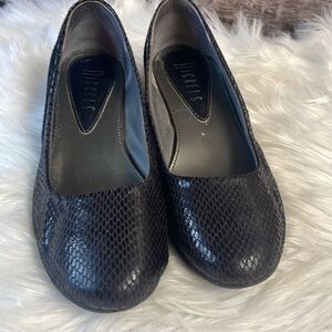 Nickels Ladies Black Slip on Shoes Flats Size 6M